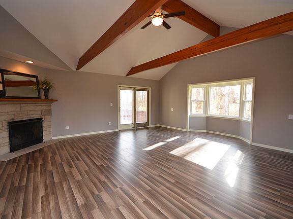 4th image of 715 Pineview Dr