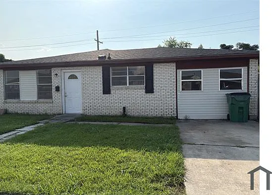 4 bed, $1,600 — Photo 1