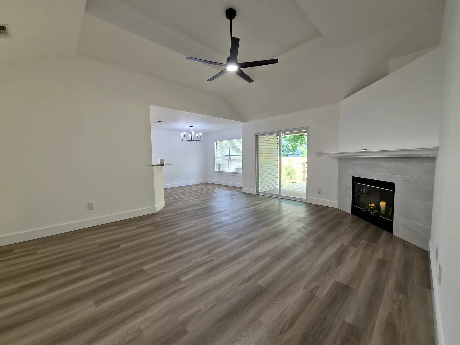 3 bed, 1500 sqft, $2,500 — Photo 3