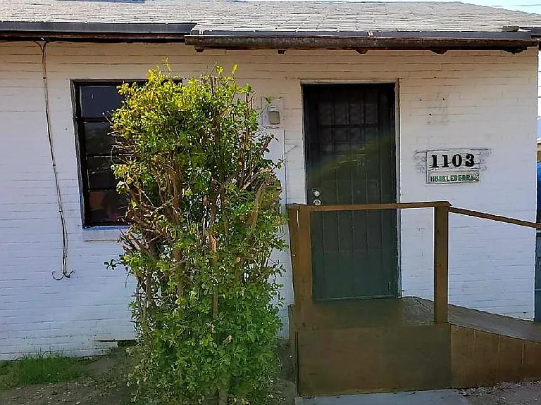 1103 Huckleberry St — Photo 2