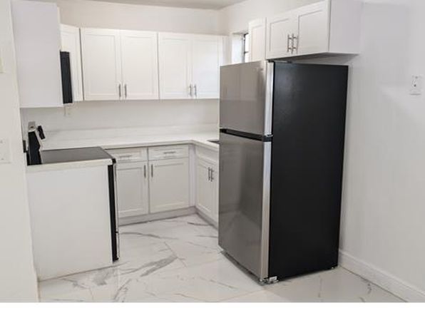 6049 SW 40th St Unit B