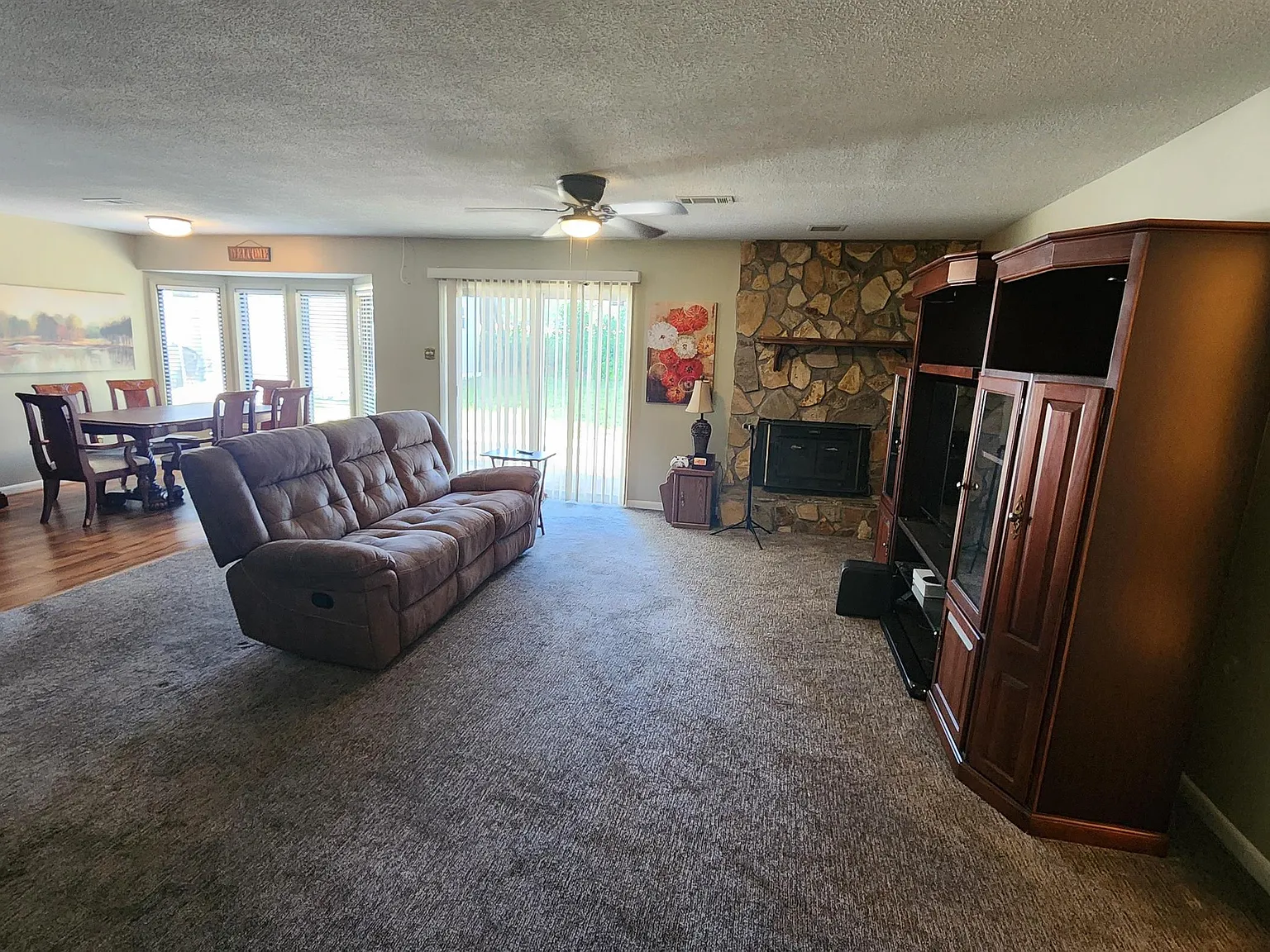 3 bed, 2.0 bath, 1581 sqft, $1,695 — Photo 3