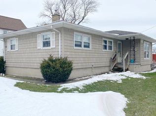 1703 Essex St, Essexville, MI 48732