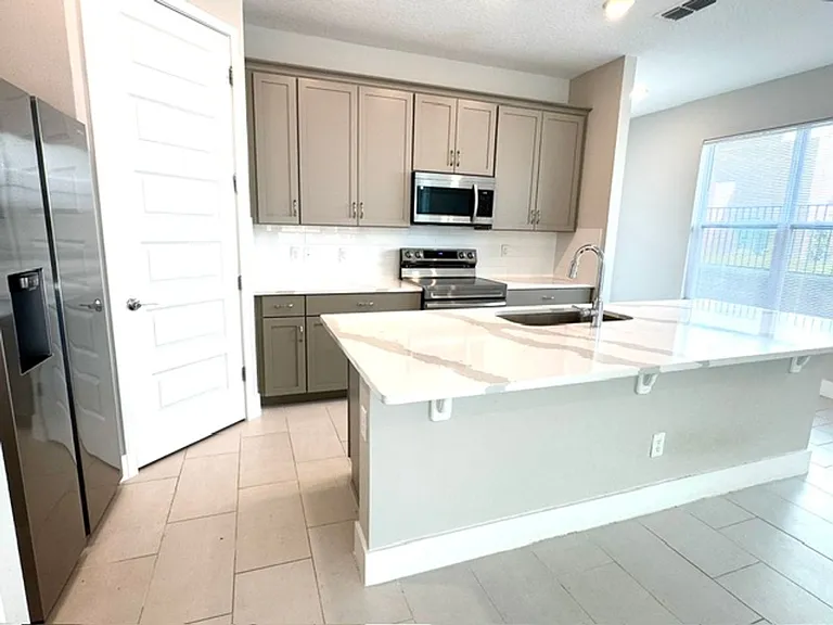 7825 Spectrum Dr — Photo 3
