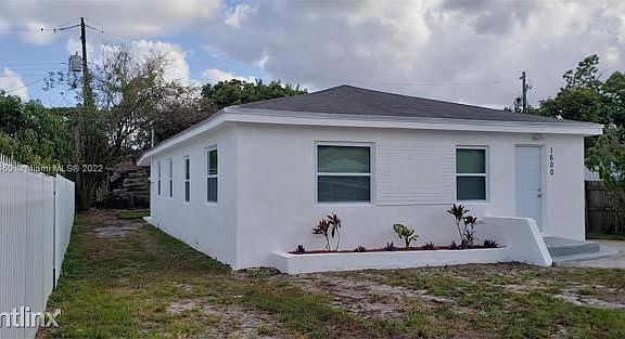 2nd image of 1600 NW 116th St