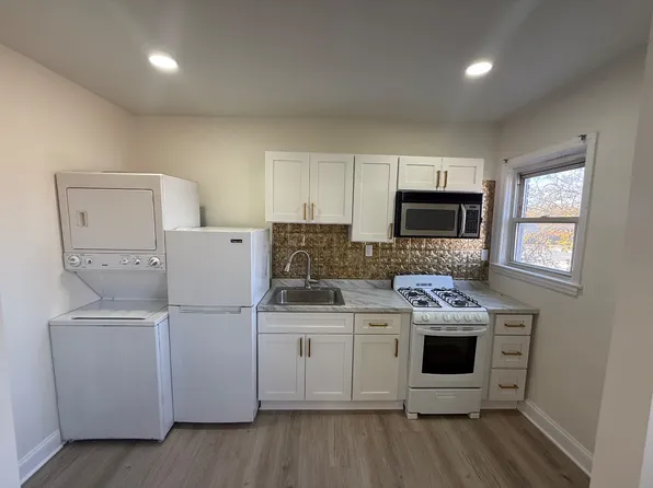 15 Washburn Ave APT 2, Brooklyn, MD 21225