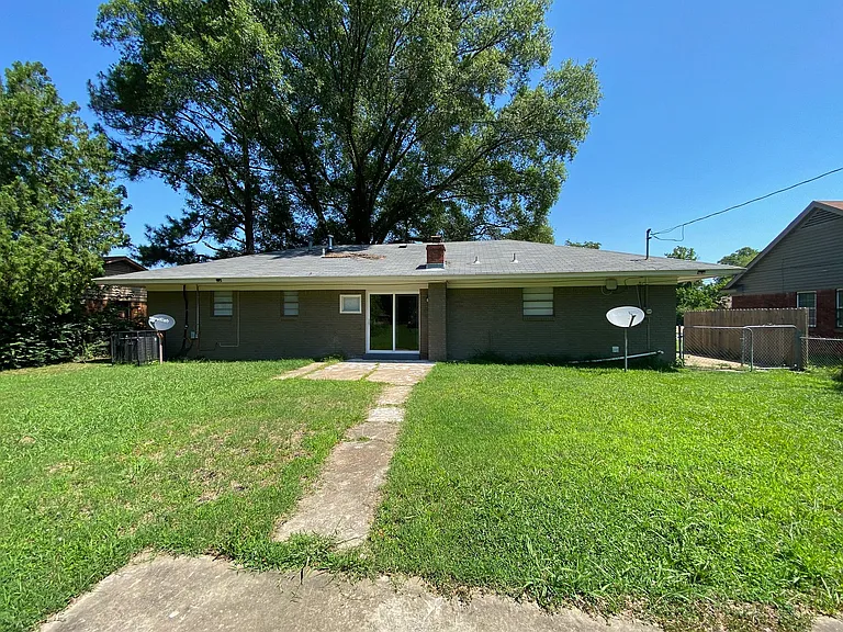 341 Whiteville Ave — Photo 4