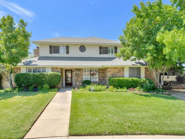 2721 Clearmeadow Ct, Bedford, TX 76021