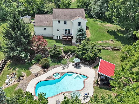4th image of 21 Spring Meadow Ln