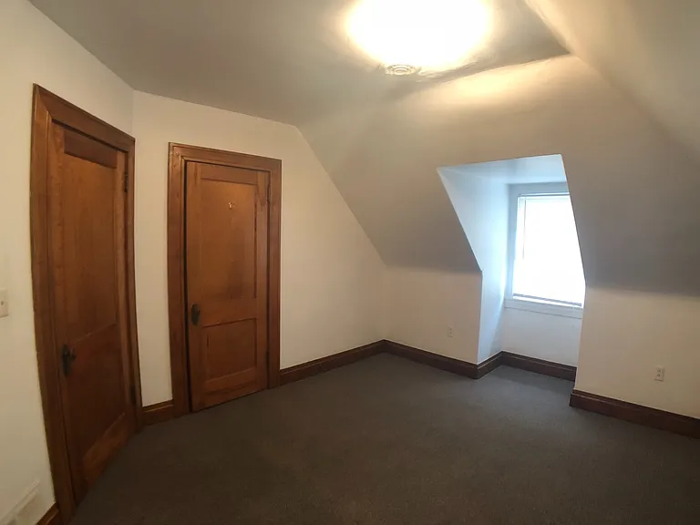 598 E Maiden St — Photo 8