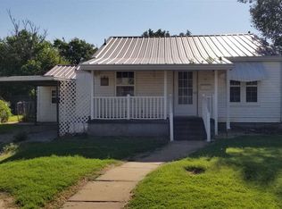 209 S 7th Ave, Fairview, OK 73737