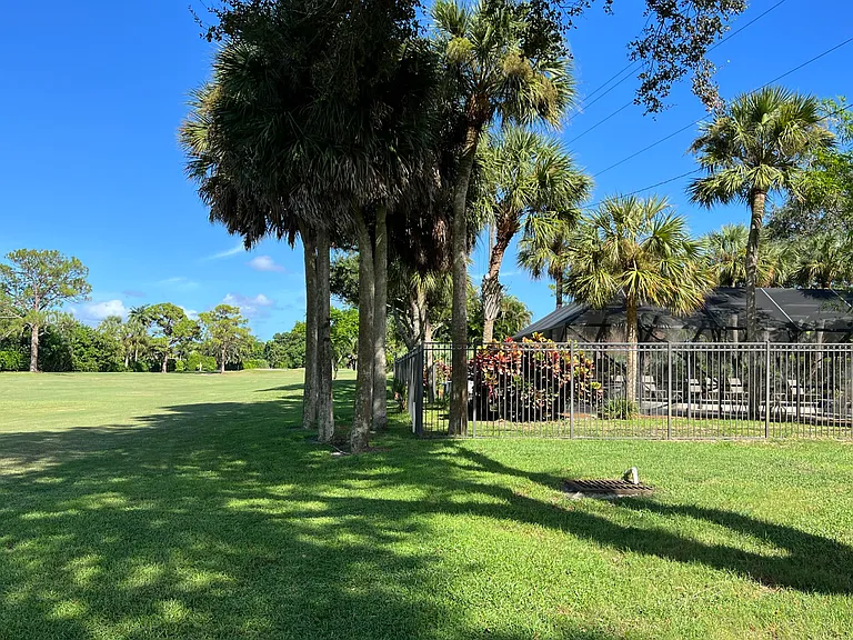 4075 Palm Forest Dr N — Photo 26