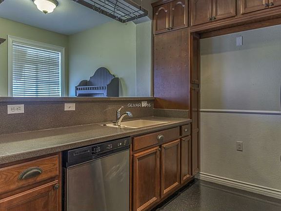 3rd image of 1327 Silver Sierra St