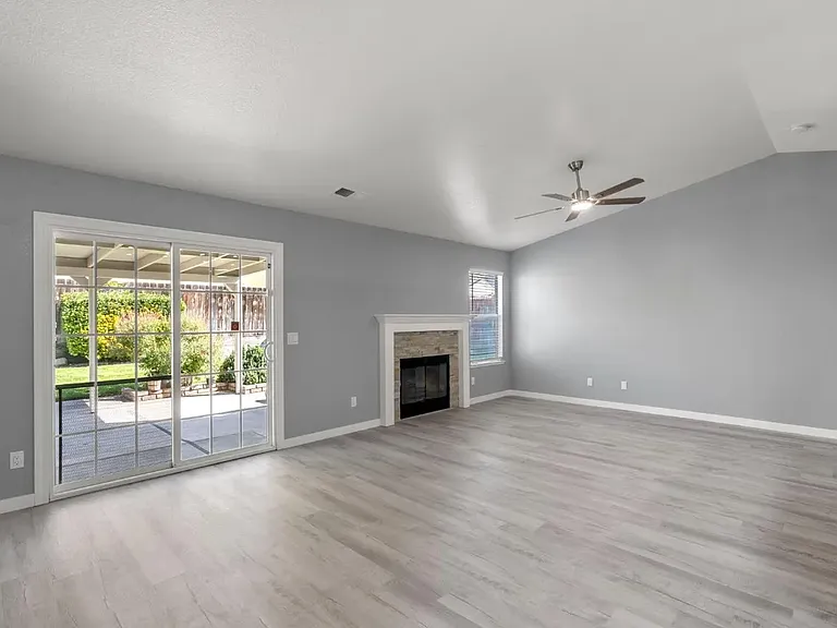 371 Shalako Dr — Photo 6