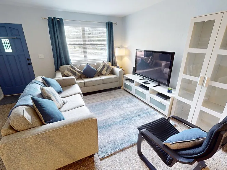 328 Slayton Ave — Photo 38
