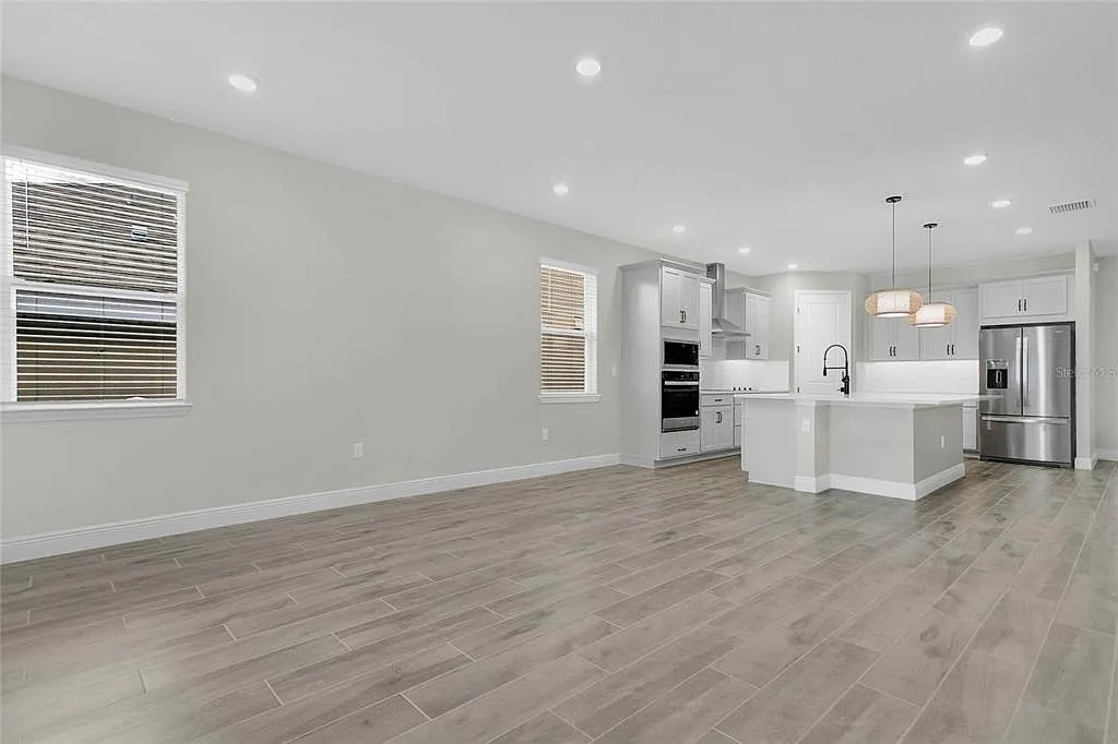 5 bed, 3.5 bath, 3167 sqft, $3,900 — Photo 4
