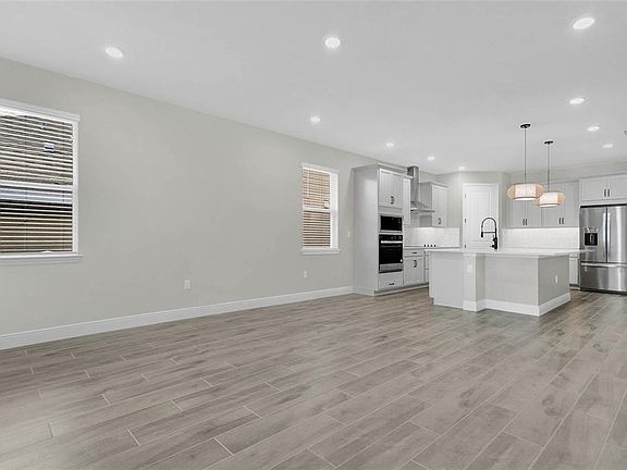 4th image of 2091 Axel St