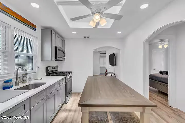 3 bed, 851 sqft, $1,750 — Photo 4