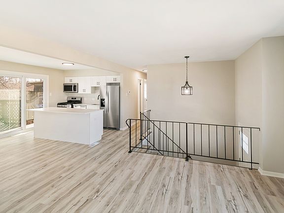 3rd image of 5211 Roberta Ln