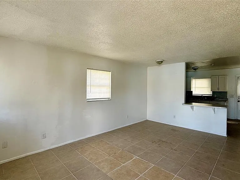 325 W Pierce St #1 — Photo 2