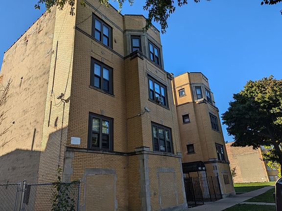 2nd image of 4031-37 W Gladys Ave #4031-3