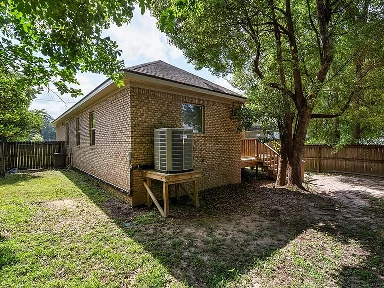 1056 Linlen Ave — Photo 21