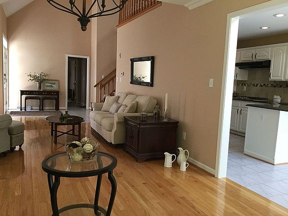 5th image of 3 Brookins Green Dr