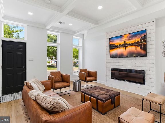 3rd image of 1315 N Broadway