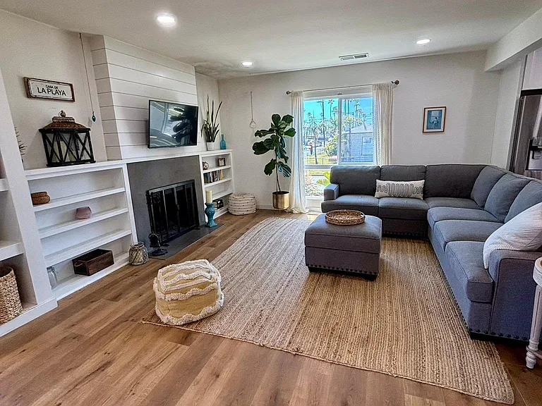 1650 Alvarado St — Photo 4