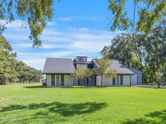 517 Interlaken Dr, New Iberia, LA 70563