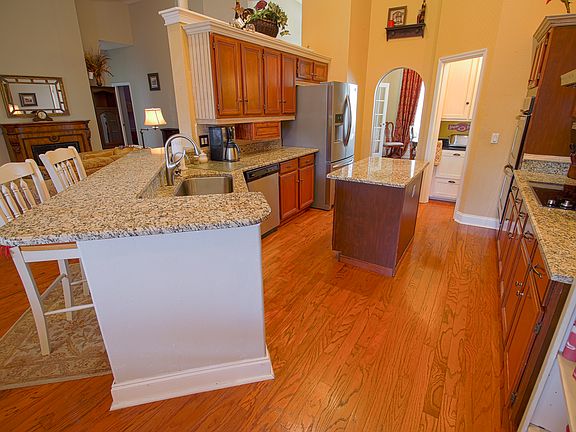 2nd image of 3898 Kingston Oaks Cv