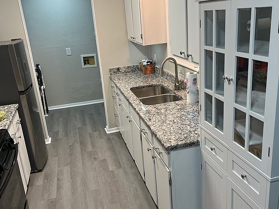 Gorgeous just renovated kitchen with granite all around!