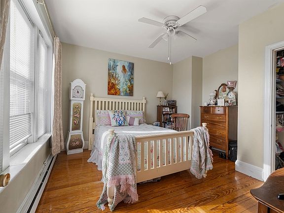 3rd image of 304 Shirley St