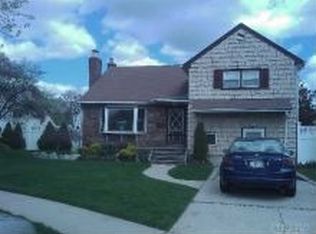 15 Beechwood Ct, Massapequa, NY 11758