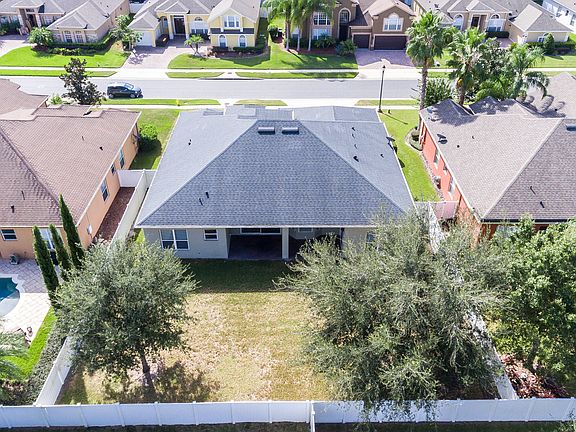 3rd image of 2468 Northumbria Dr