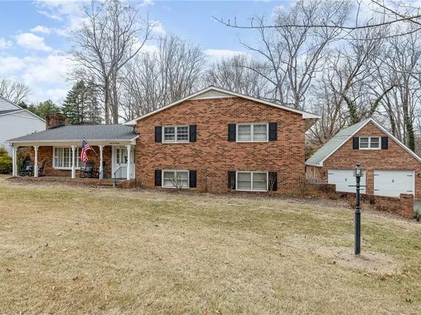 4520 Bridgewater Dr, Clemmons, NC 27012