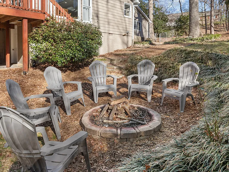2726 Whitehurst Dr NE — Photo 21