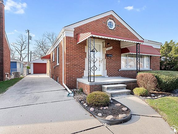 2nd image of 12813 Birrell St