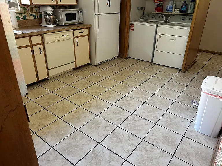 622 W Myrtle St — Photo 3
