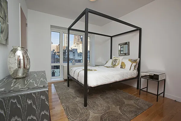 Rented by BLU Real Estate | media 26