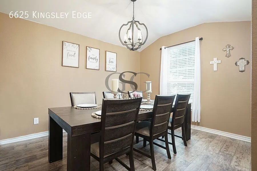 Building Photo - 6625 Kingsley Edge