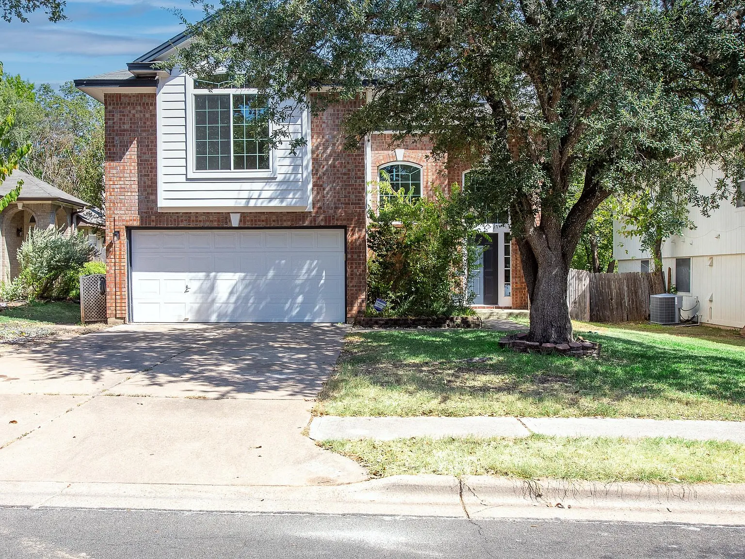 3 bed, 2.5 bath, 1655 sqft, $2,700 — Photo 2