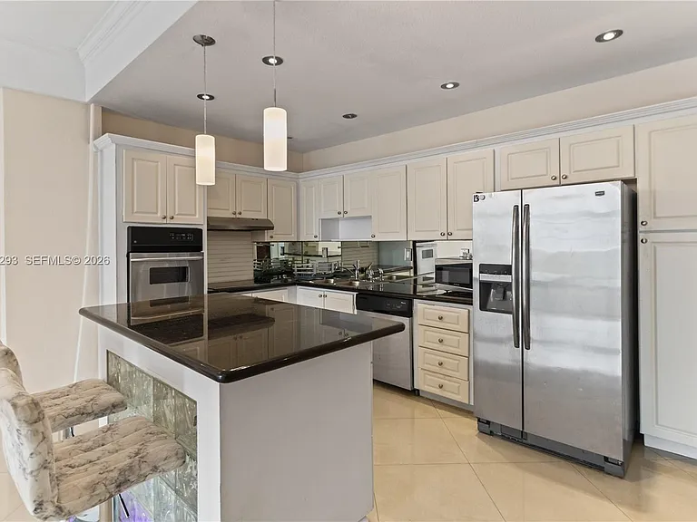 19390 Collins Ave #17 — Photo 5