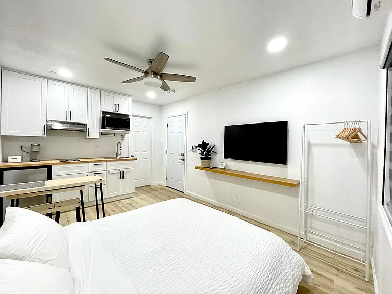 6002 Oliva Ave — Photo 2