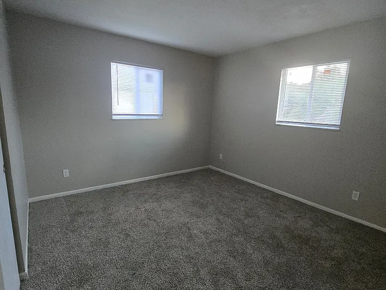 828 Whitethorne Ave #C — Photo 11