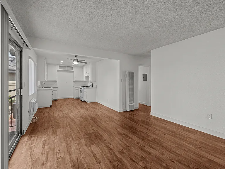 Crestview Apartments — Photo 11