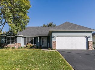 7310 Fieldstone Dr NW, Cedar Rapids, IA 52405