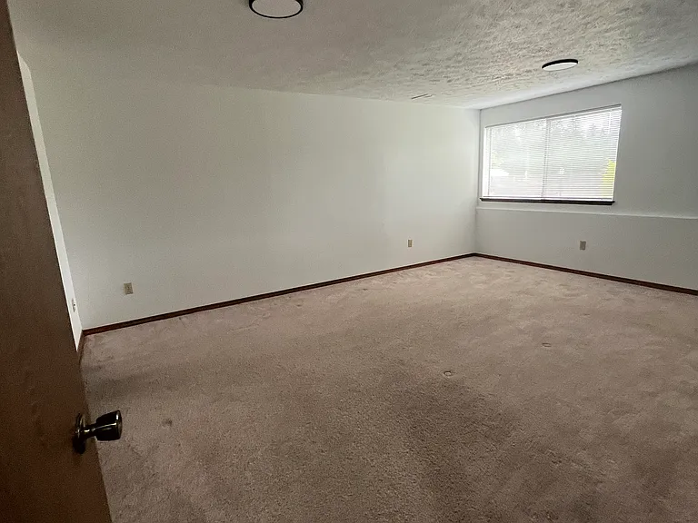 9711 N Indian Trail Rd — Photo 26