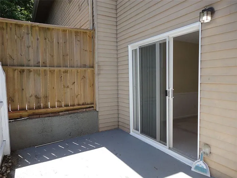 403 Northdale Ct — Photo 6