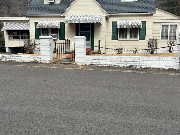 184 Maple Ave, Pineville, WV 24874